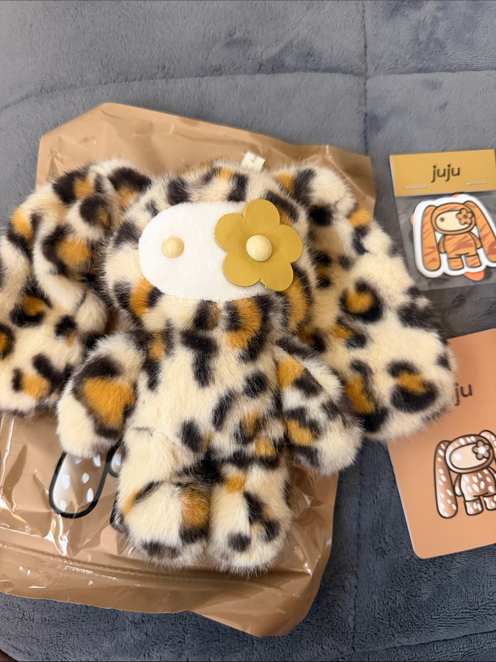 Juju Animal print “Kenny” comes with Zebra-Print Cosmetic Pouch - super soft.